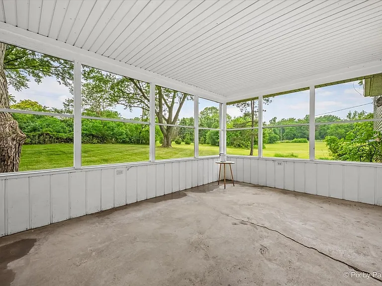 116 S Deerpath Rd — Photo 12
