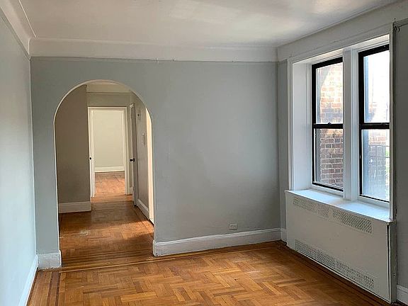 5th image of 33-38 Parsons Blvd APT 4J