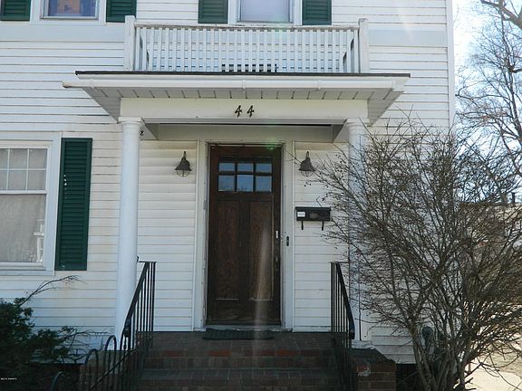 3rd image of 44 E 15th St