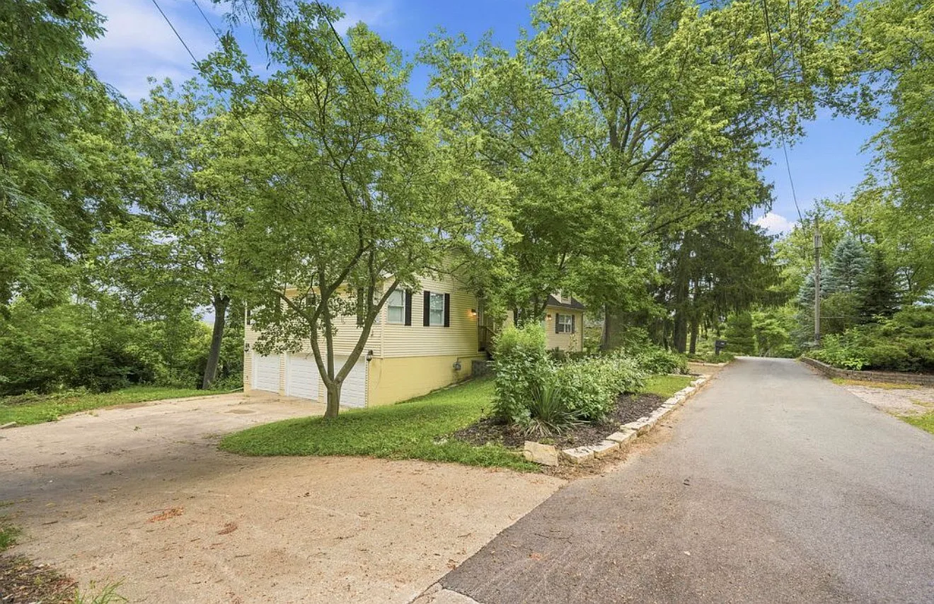 5 bed, 2350 sqft, $2,850 — Photo 2