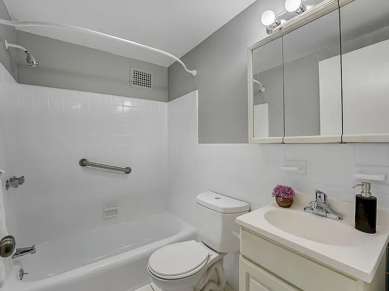 Woodbrook House Apartments — Photo 19