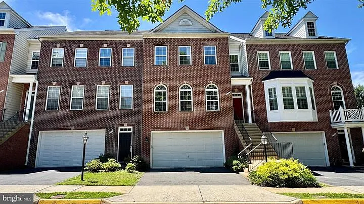 8915 Royal Hannah Ln — Photo 1