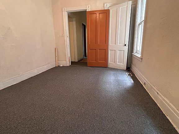 4th image of 163 Laurel St #2
