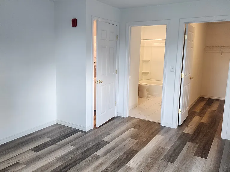 1 & 2 Crosswoods Path Blvd #202-301 — Photo 11