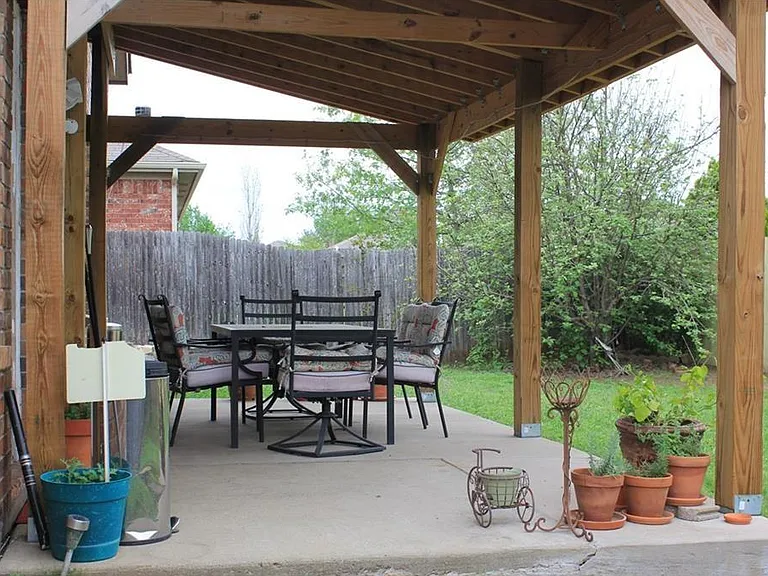 2425 Collier Dr — Photo 18