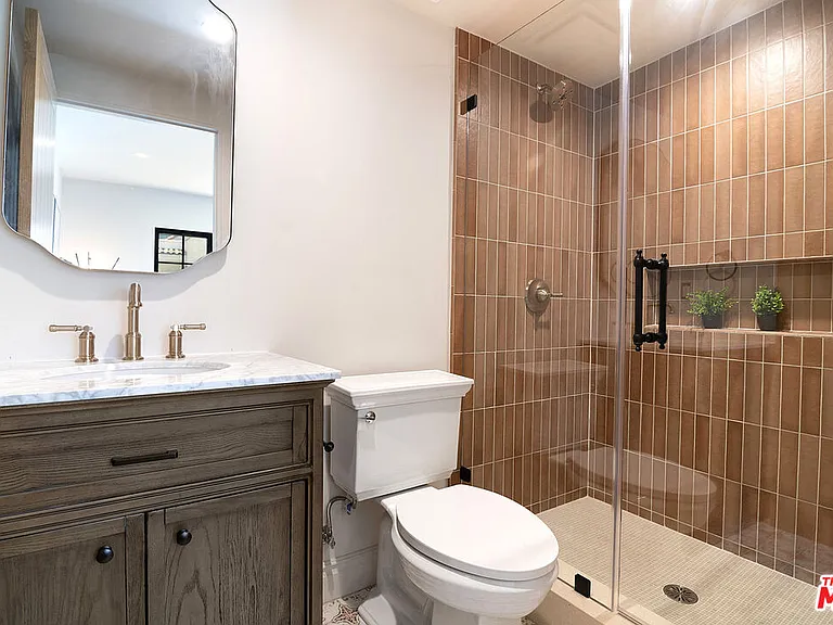 6417 Lindenhurst Ave — Photo 48