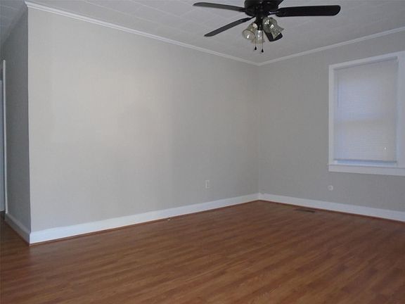 4th image of 1323 W May Ave