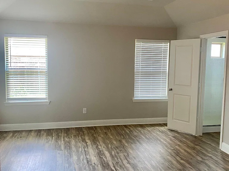 2258 Templin Ave — Photo 11
