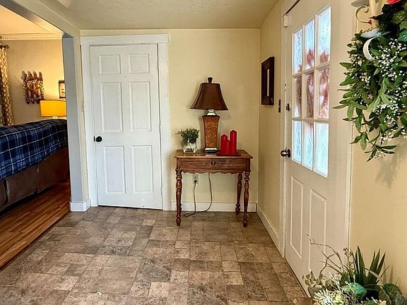 3rd image of 702 Gaston Ave