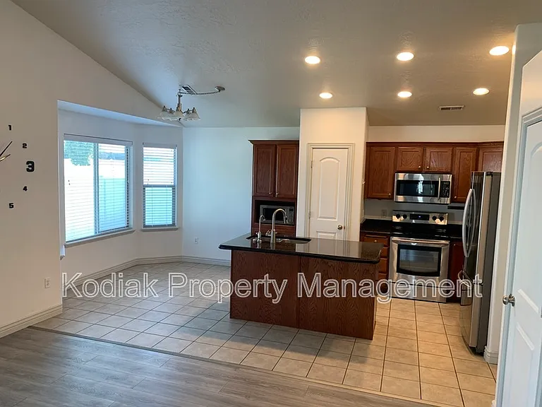 312 N Greenwich Dr — Photo 13