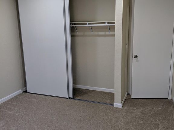3rd image of 39865 Cedar Blvd