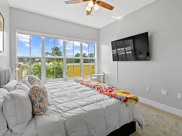 3940 N Flagler Dr #206 — Photo 14