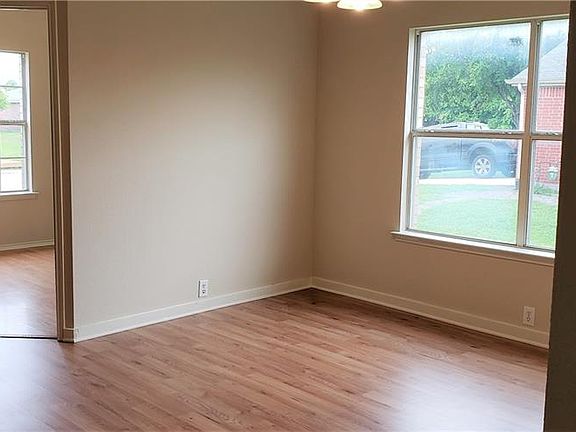 4th image of 2420 Tailburton Ct