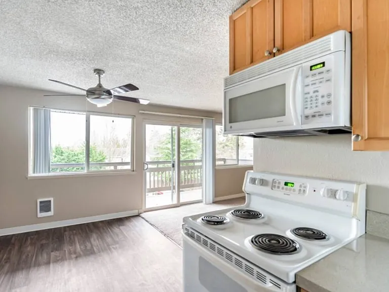 COURTYARD APTS-MUKILTEO — Photo 35