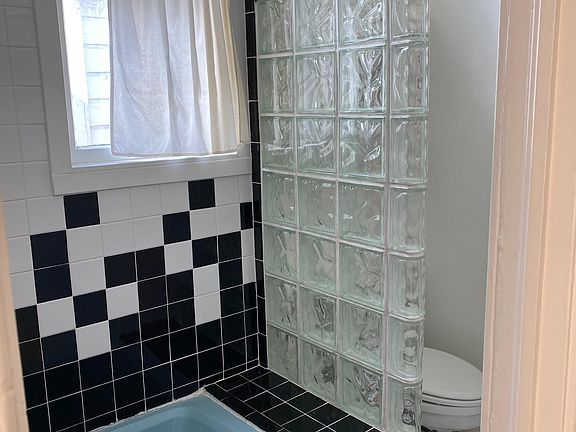 3rd image of 317 Lexington St
