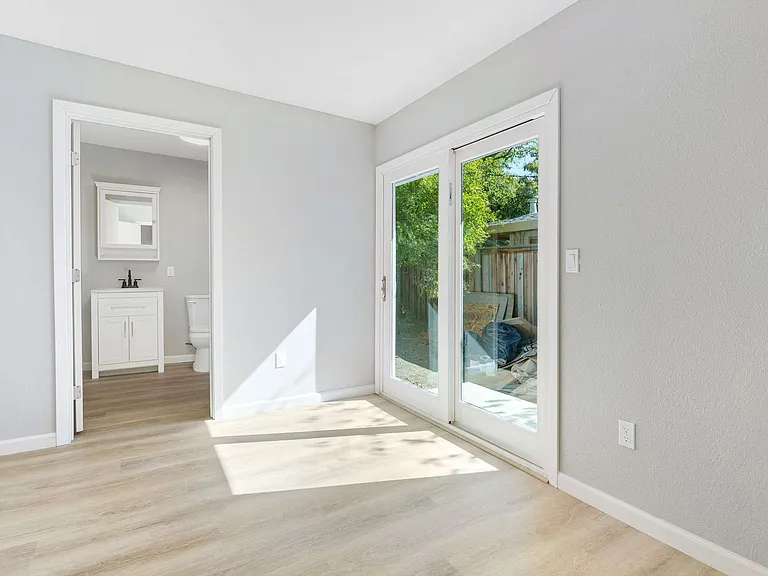 828 D St — Photo 8