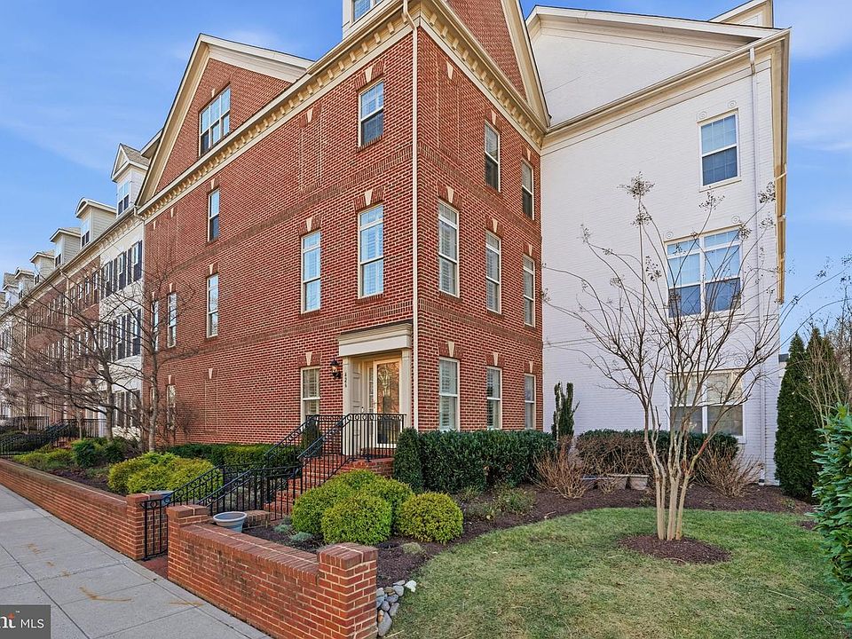 1st image of 426 N George Mason Dr