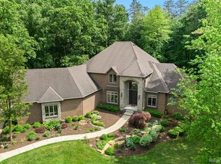 9030 Hidden Ct W, South Lyon, MI 48178