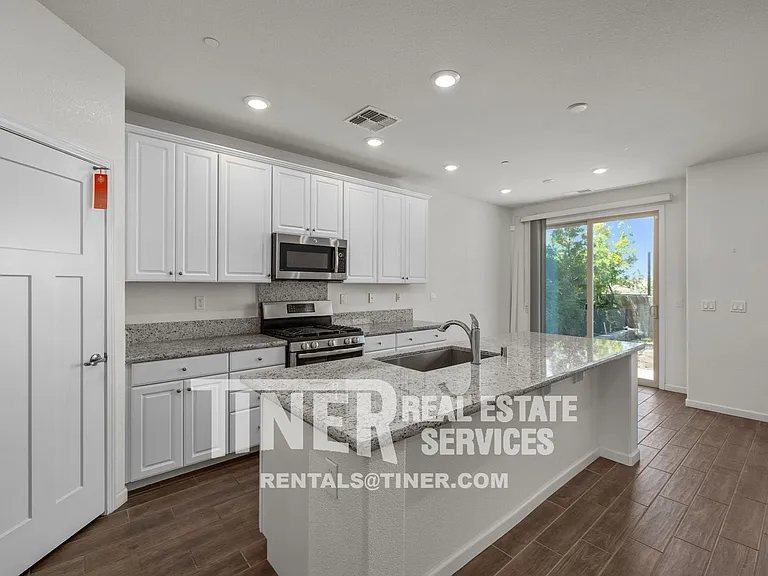 8082 Avanti Dr — Photo 20