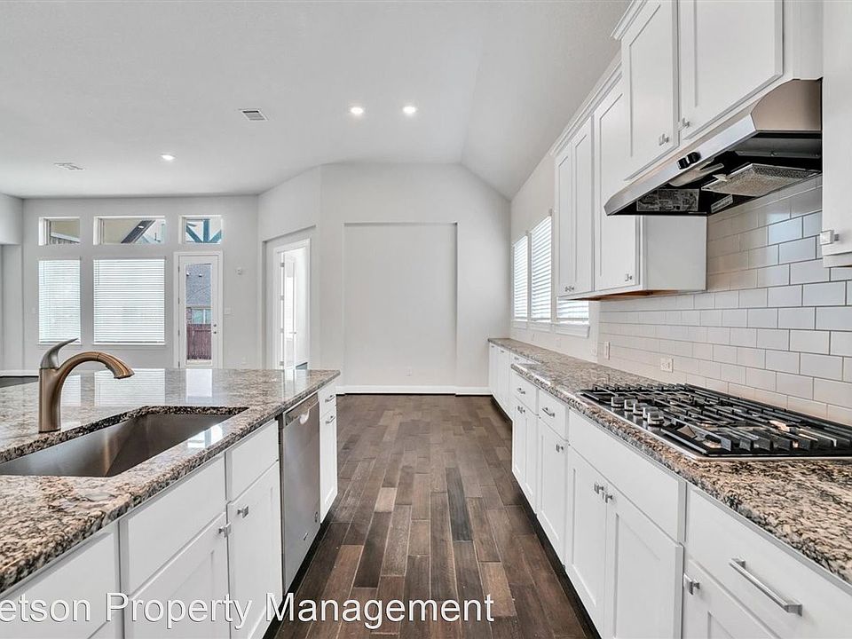 1st image of 20513 Woodvine Ave