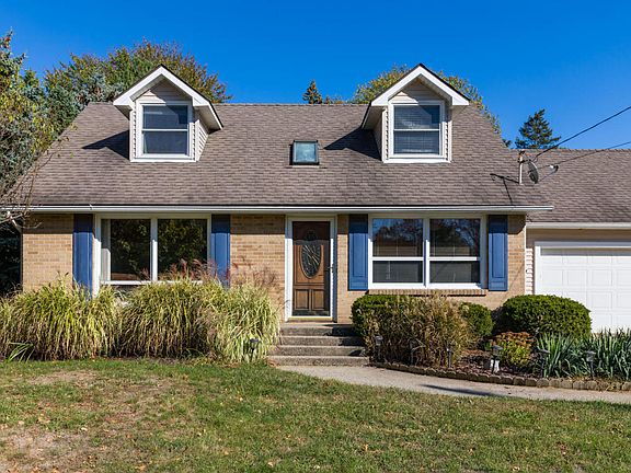 3rd image of 4054 Wilfred Ave SW