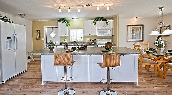 (Virtually Staged/Renovated)
