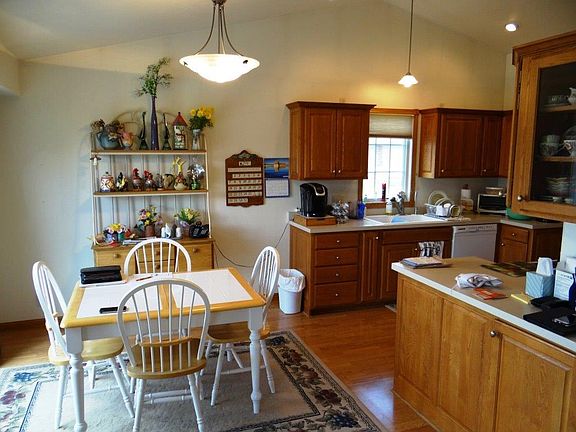 4th image of 750 Cedar View Dr