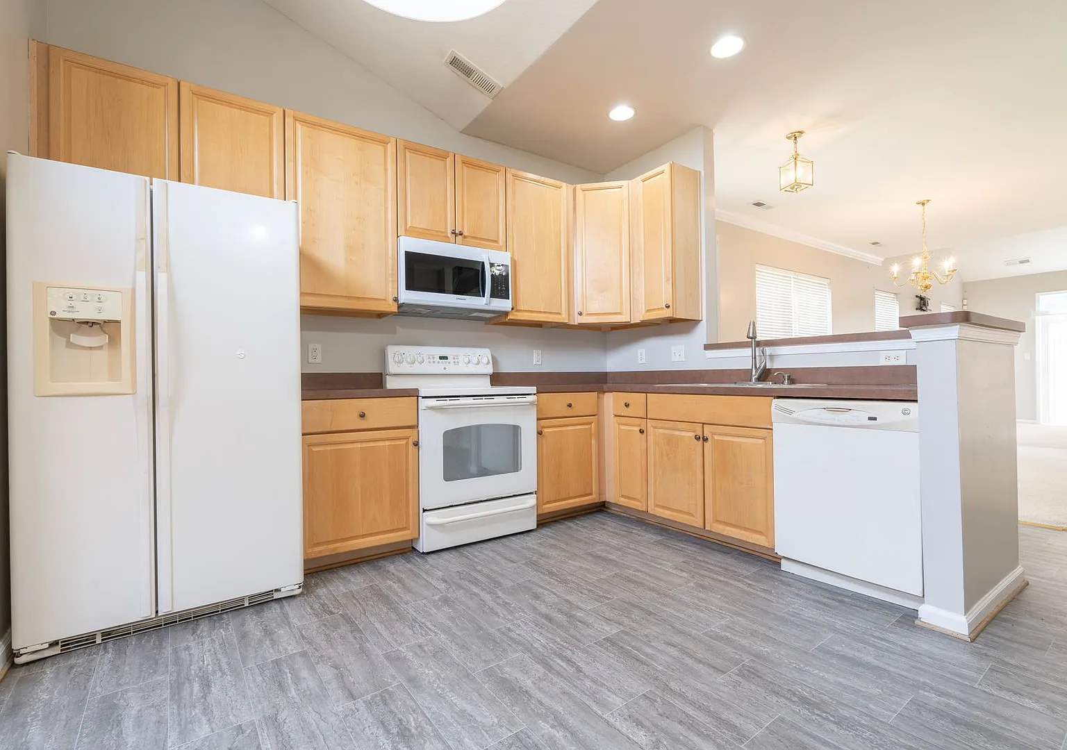 Move In Ready Townhome In The Heart Of Suffolk! — Photo 4