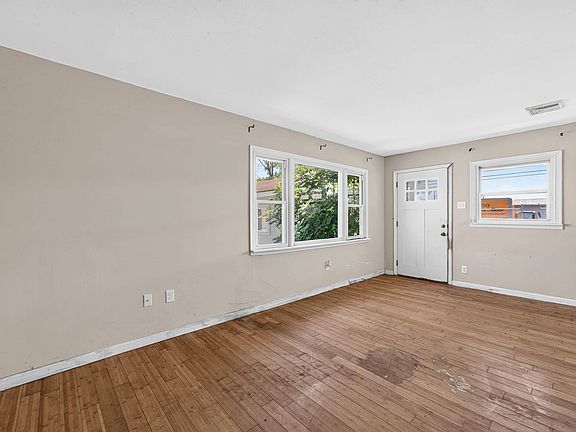 4th image of 4504 Arctic Ave