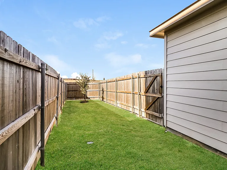 5216 Applegate Dr — Photo 5
