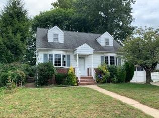 84 Berdan St, Rochelle Park, NJ 07662