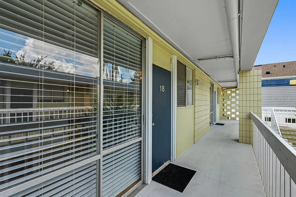 2 bed, 1.0 bath, 792 sqft, $2,100 — Photo 2