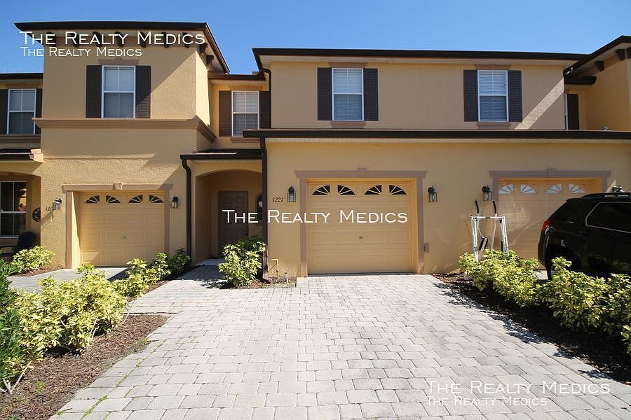 1st image of 1221 Twin Trees Ln