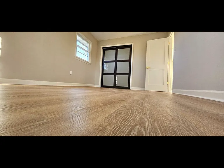 110 Franklin St — Photo 5
