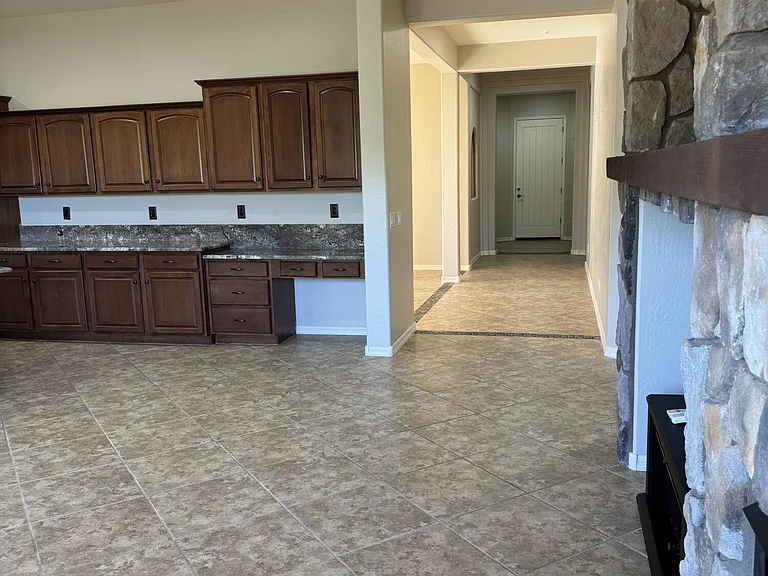 18391 W Verdin Rd — Photo 9