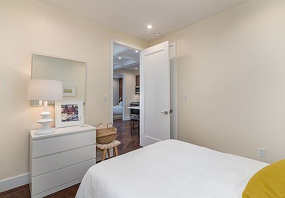 5th image of 921 Washington Ave #805
