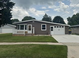 703 Luke Ave, Waukesha, WI 53186