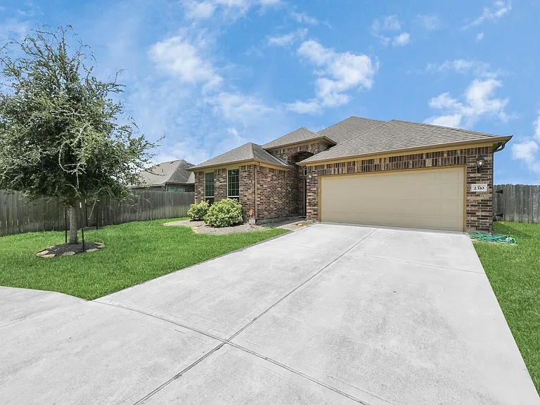 2310 Brett Ct — Photo 3