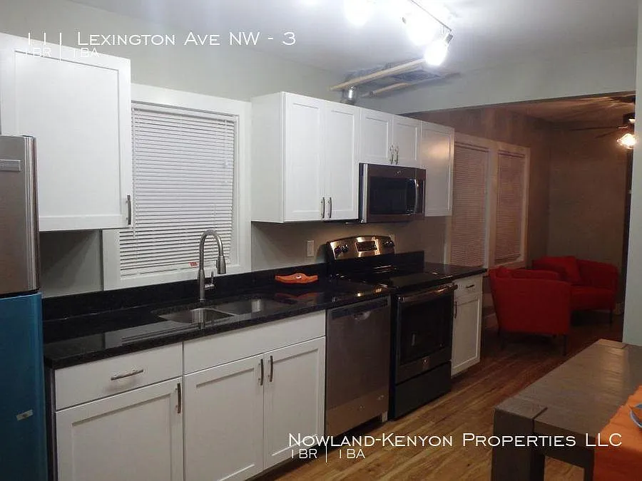 111 Lexington Ave NW — Photo 2