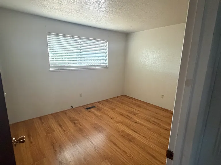 560 Nancy Cir — Photo 6