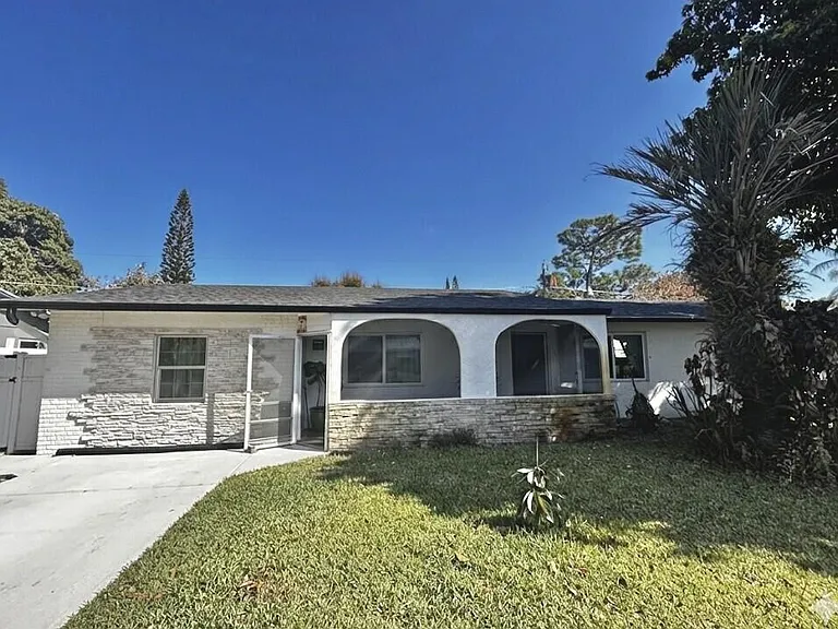1301 SE Sandpiper Ln — Photo 2
