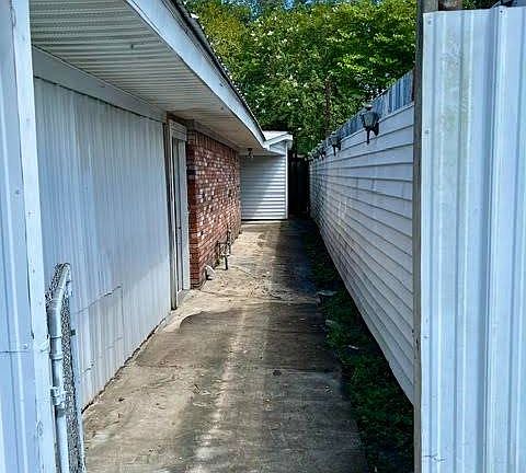 4th image of 208 Martin Oaks Dr