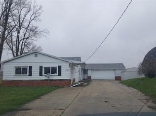 320 W 1st Rd, Lapaz, IN 46536