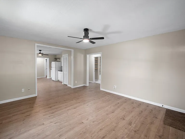 123 E Main St — Photo 16