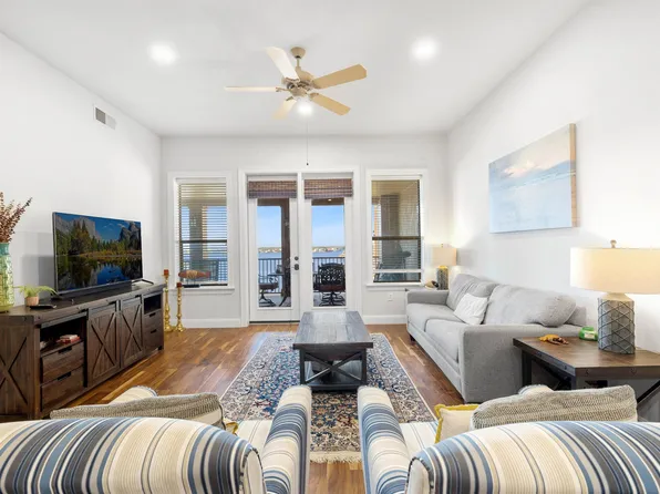 101 West Bank #43, Horseshoe Bay, TX 78657