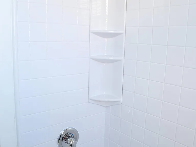 5210 Bancroft Ave #2W — Photo 8