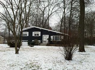 21 Riverside Dr, Branford, CT 06405