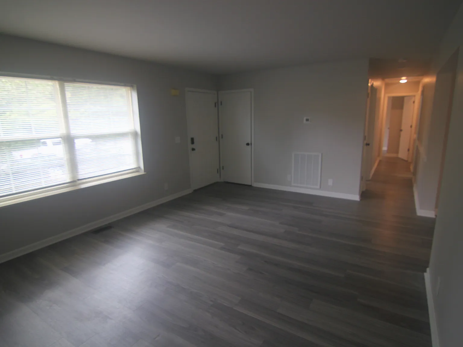 3 bed, 1260 sqft, $2,400 — Photo 4