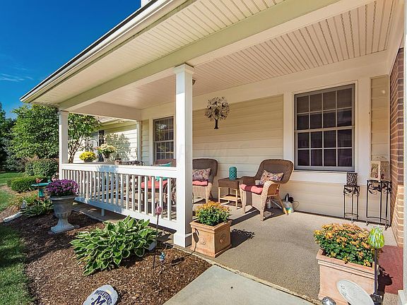 3rd image of 6671 Henschen Cir