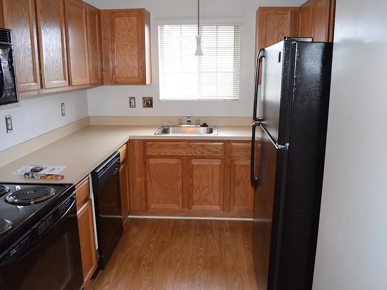 23338 Poplar Dr — Photo 2